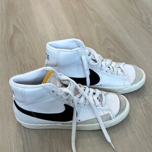 Nike White Blazer Mid ‘77 high top sneaker size 7.5 women’s
